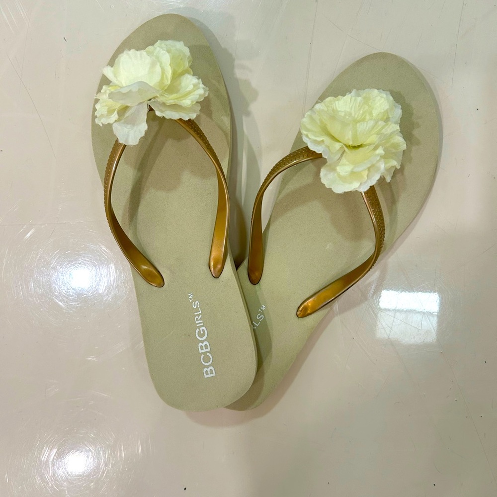 💜BOGO SALE💜 BCBG flip flops